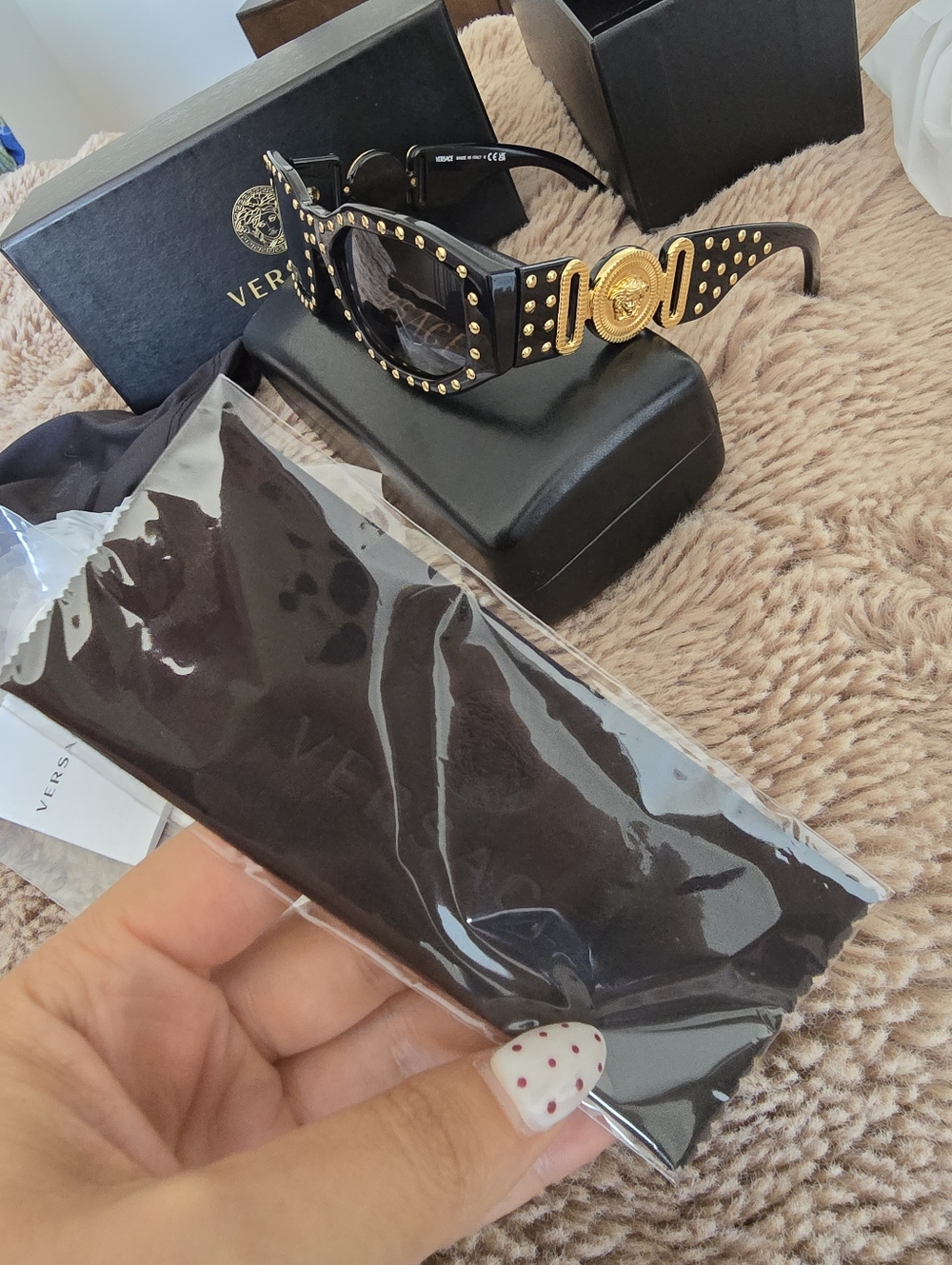 New Versace 0ve4361 Gold Studded Sunglasses Unisex - Picture 8 of 10